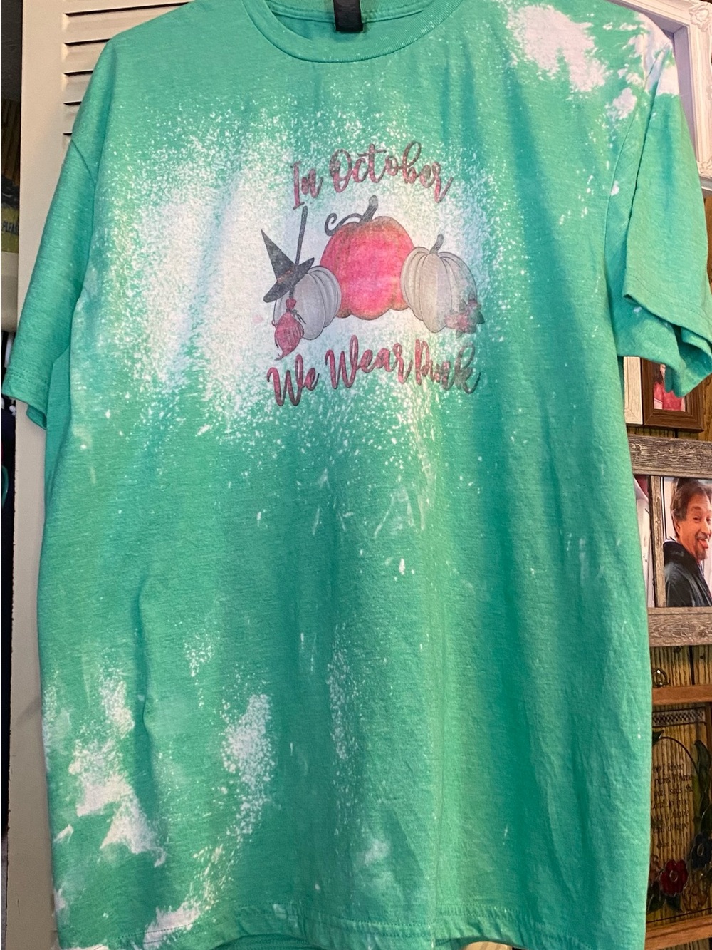 Gildan Mint Green Short Sleeve Tee with Pink Pumpkin Graphic